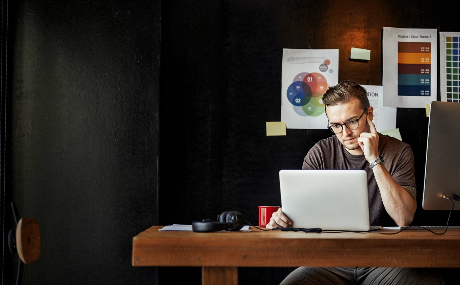<a href="https://www.freepik.com/free-photo/business-contemporary-company-strategy-firm-concept_3001148.htm#query=freelancing%20platform&position=5&from_view=search&track=ais">Image by rawpixel.com</a> on Freepik